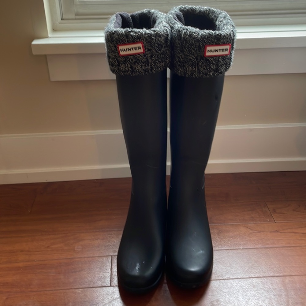 Hunter boots with socks size 9 women’s barely worn.